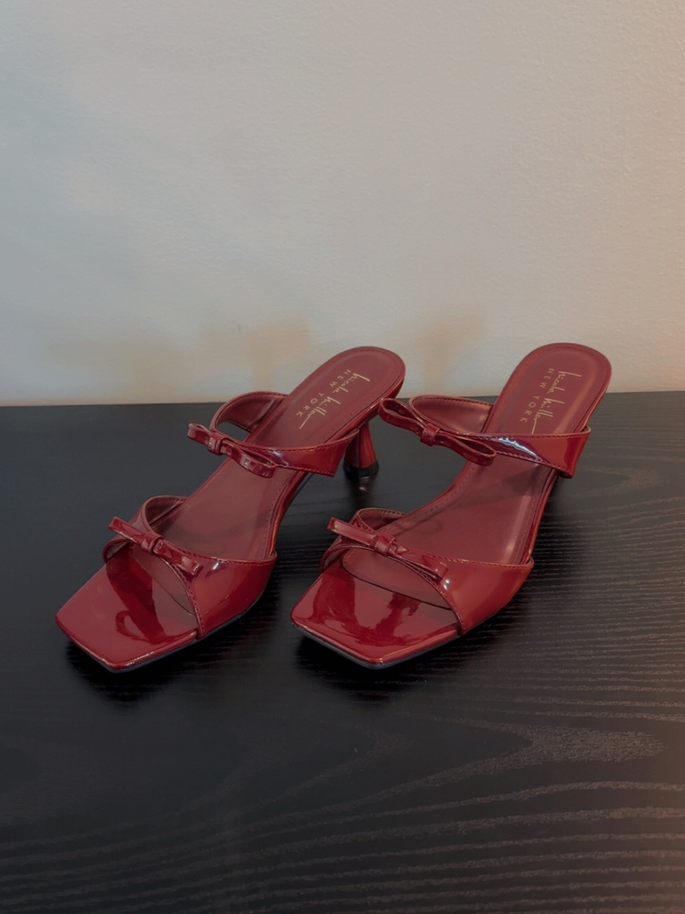 Nicole miller Red/Burgundy Bow Heels size 8 never worn!